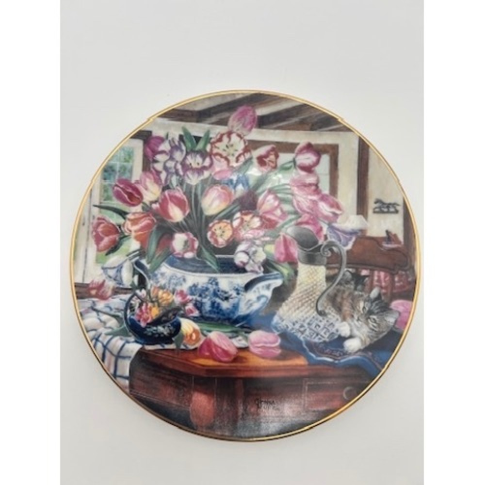 WS George Garden's Bounty Glenna Kurz Country Bouquets Cat Tulip Plate 8.25in